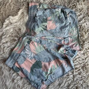 Vans Women's Vans Low Rise 2 Inch Inseam Shorts Small EUC